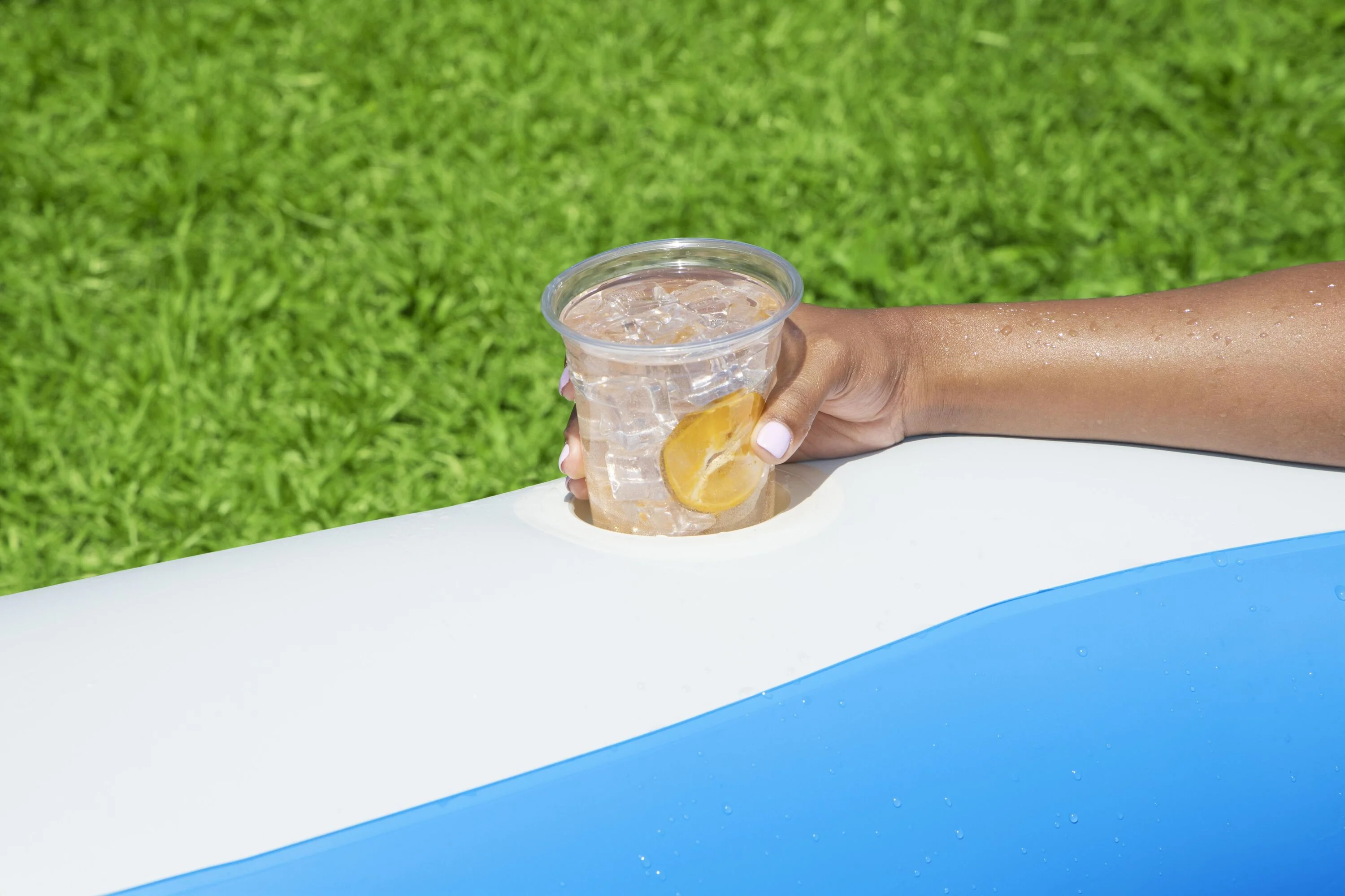 54409 Bestway® 8.10 Ft x 6.6 Ft x 20" Splashview Family Pool - Image 4