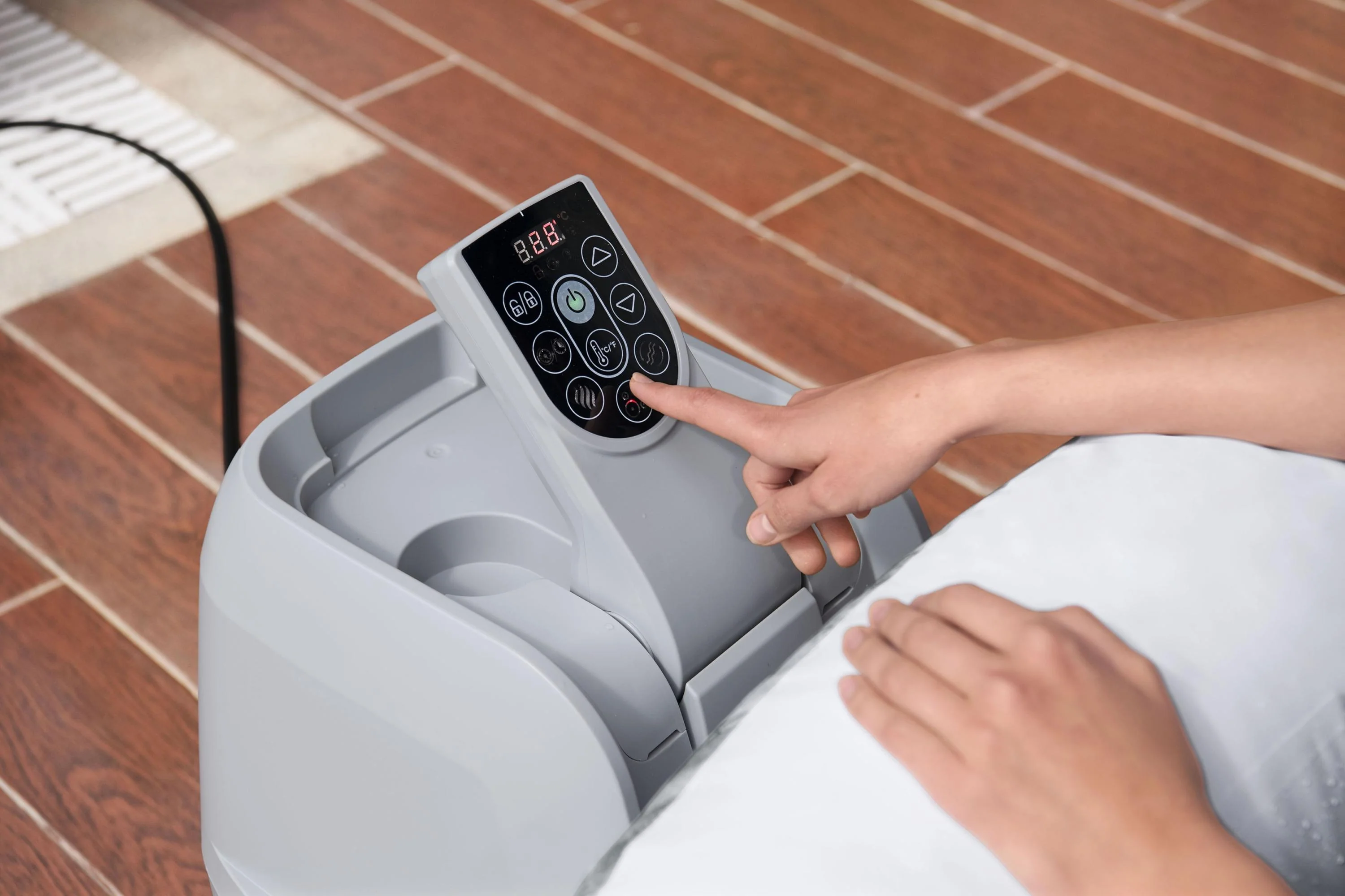 60085 Lay-Z-Spa® 71" x 26"/1.80m x 66cm Fiji AirJet - Image 4