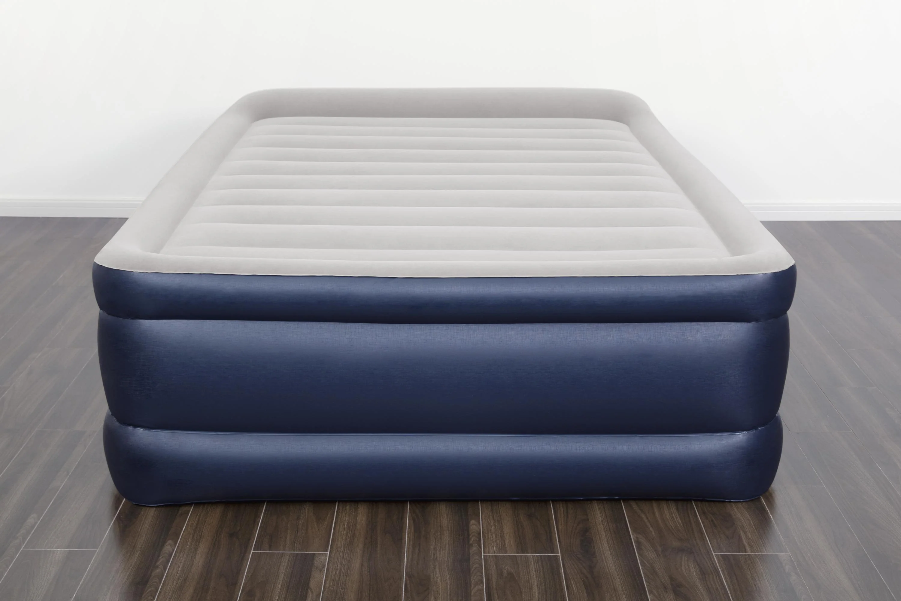 Bestway® 80" x 60" x 24"/2.03m x 1.52m x 61cm Tritech Airbed Queen Built-in AC Pump - Image 2