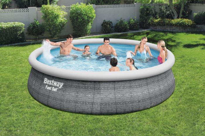 Bestway (57372) Above Ground Portable Fast Set Pool 15ft x 4 ft - Image 3
