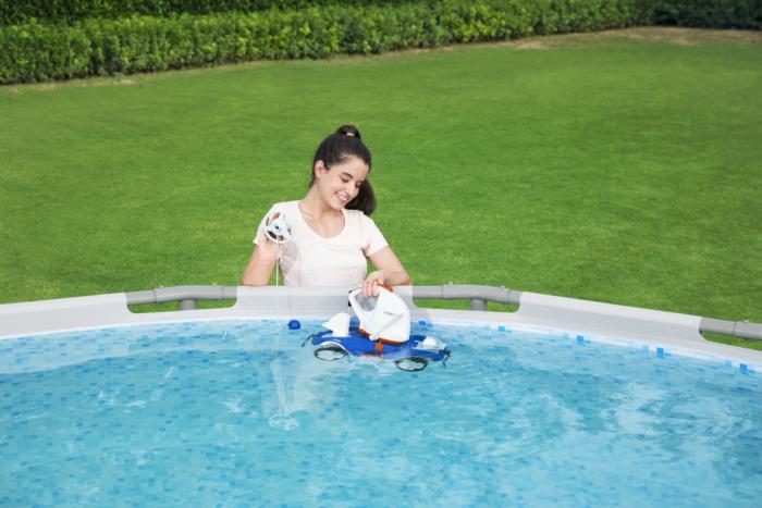 58482 Bestway Aquatronix Rechargable Robotic pool Cleaner - Image 2