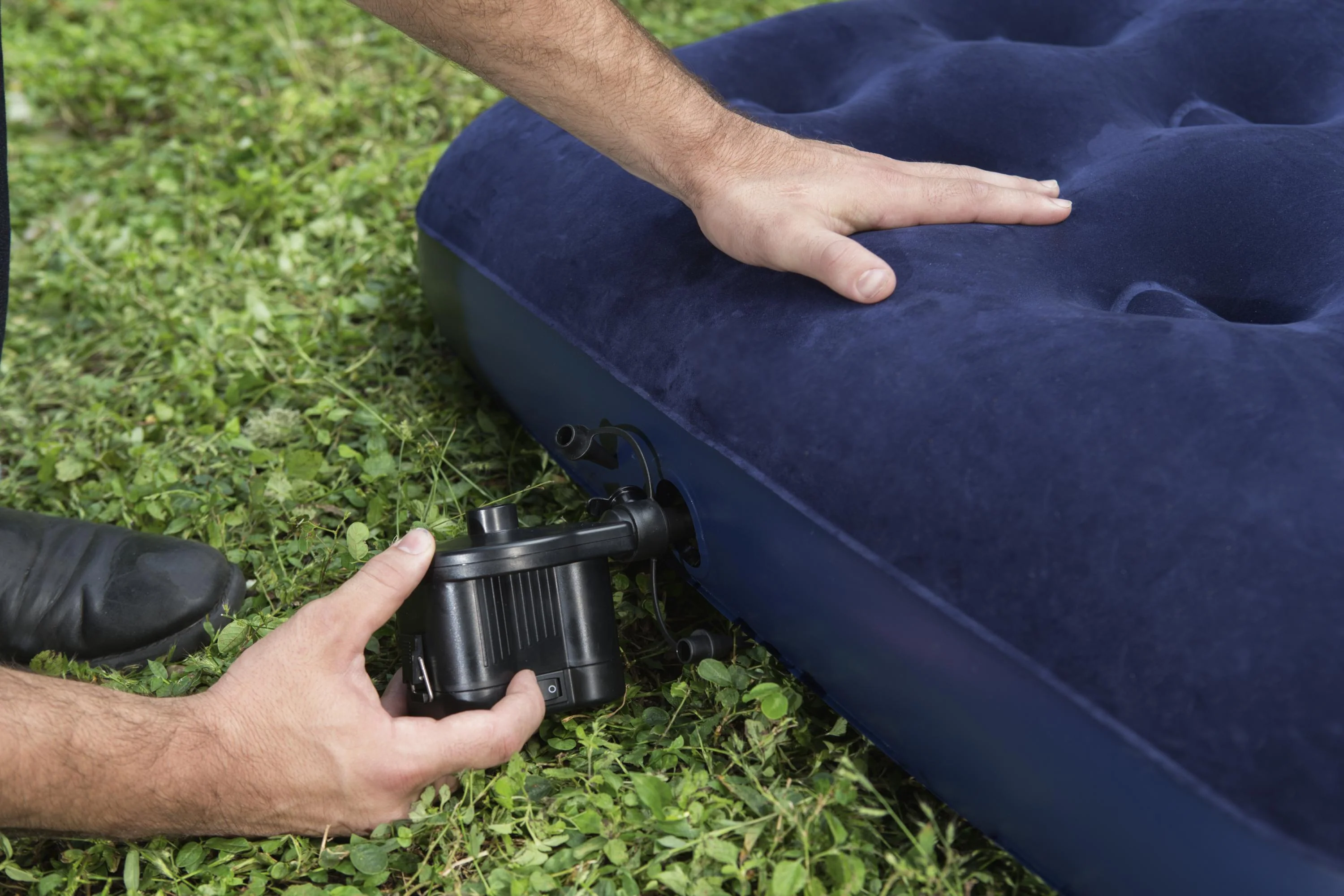 ( 67001 ) Bestway® 6.17 ft x 3.25 ft x 0.73 ft. Air inflatable Mattress Twin - Image 5