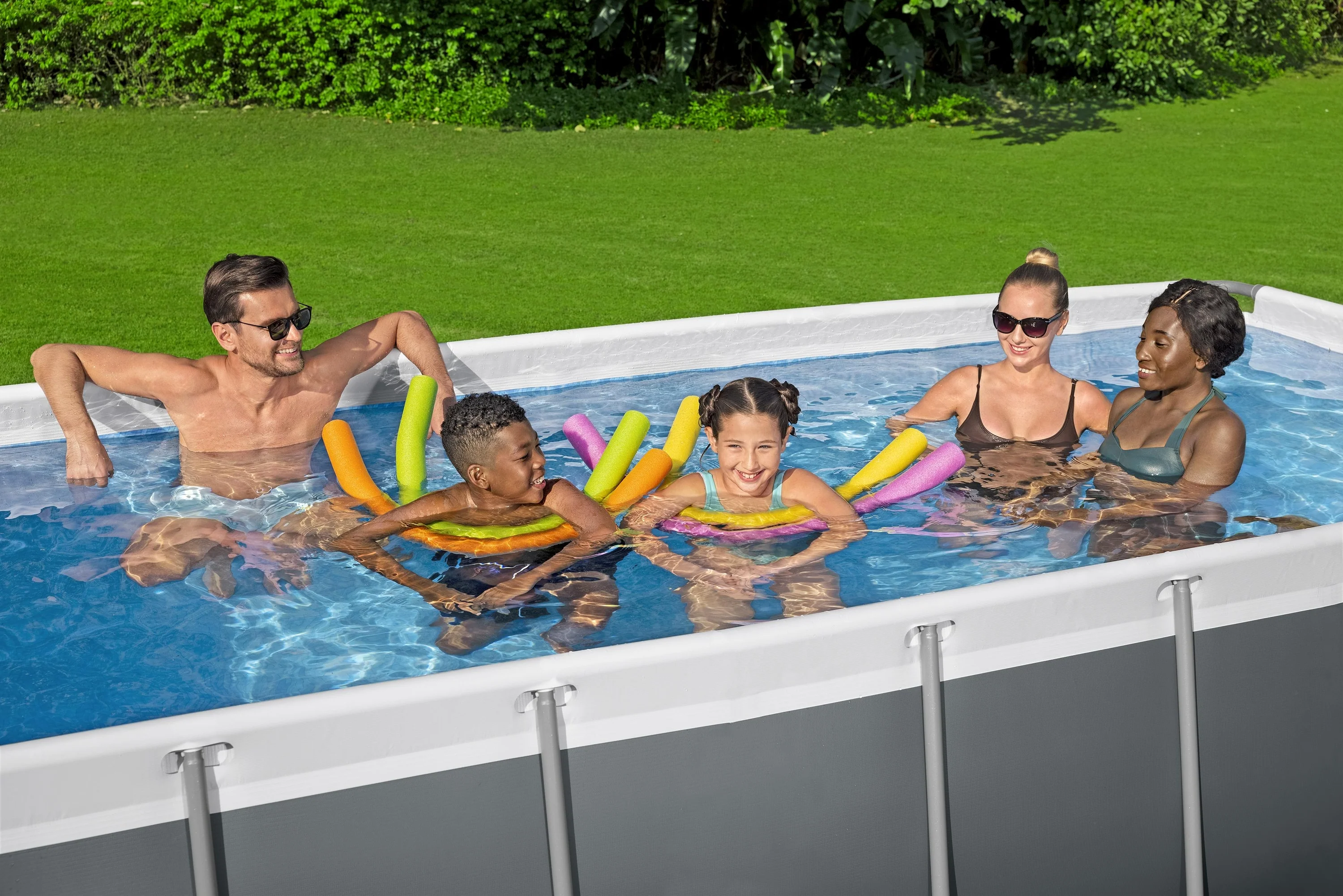 Bestway 56442 Power Steel® 13'3" x 6'7" x 39.5"/4.04m x 2.01m x 1.00m Rectangular PVC swimming Pool - Image 10