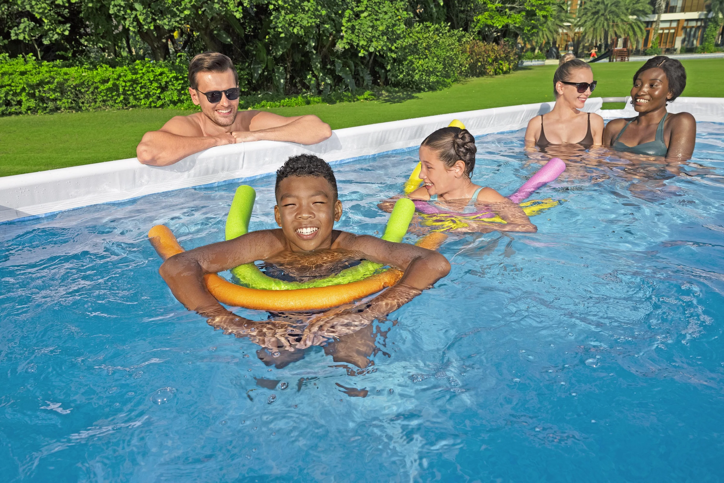 Bestway 56442 Power Steel® 13'3" x 6'7" x 39.5"/4.04m x 2.01m x 1.00m Rectangular PVC swimming Pool - Image 11